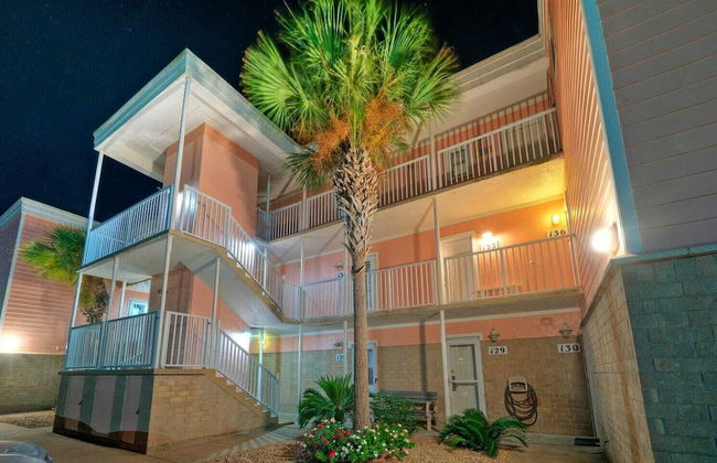 Oceanfront Condo w/ Private Balcony Pool + Tennis Bubbly Blew by Avantstay - Foto 37