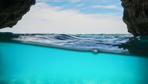 Snorkel na gruta do Llop Marí