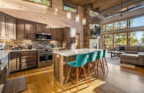 Honeysuckle Chalet - Luxe Mountain Chalet - Hot Tub, Wi-Fi, Pool Table, Party Deck, Fire Pit - 15 mins to Blue Ridge! - Foto 7