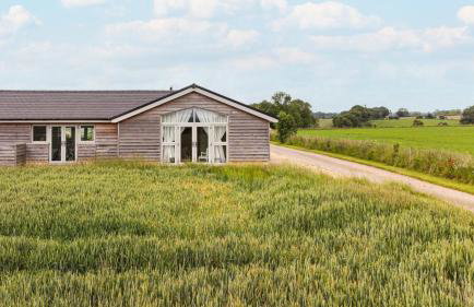 Grafton Fields near Silverstone - Photo 25