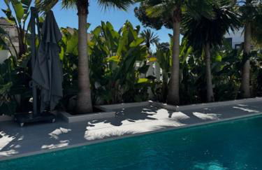 Marbella Bliss - Luxury 4-Bedroom VILLA with Garden, Private POOL & Jacuzzi, Marbesa near- 5 min to the Cabopino Beach - Photo 9