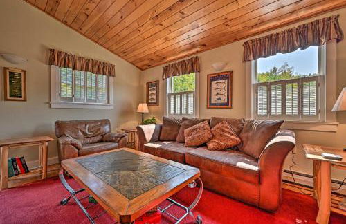 Cozy Apt with Hot Tub and Deck, 10 Mi to Stowe Resort! - Foto 4