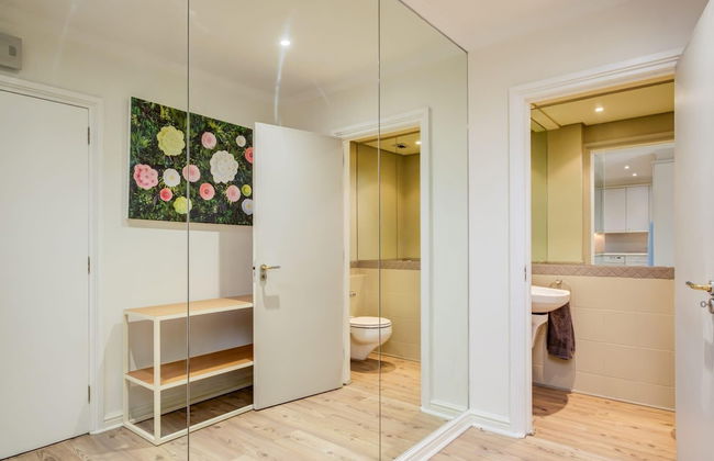 Contemporary Apartment Close to the Radisson Majolica - Photo 3