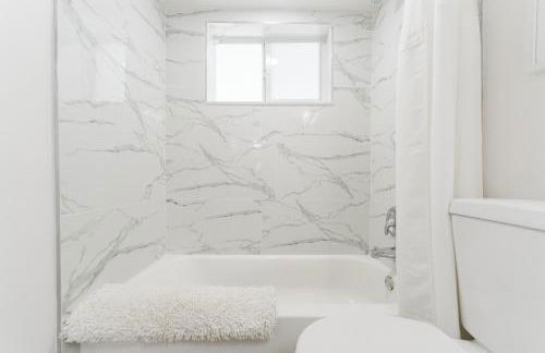 Boca Waterfront Oasis Walk to Beach with Pool, Hot Tub, Gym - Foto 10