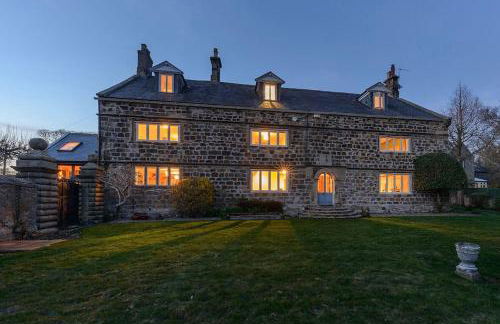 10 Bed Stunning House in village, with Hot Tub - Photo 40