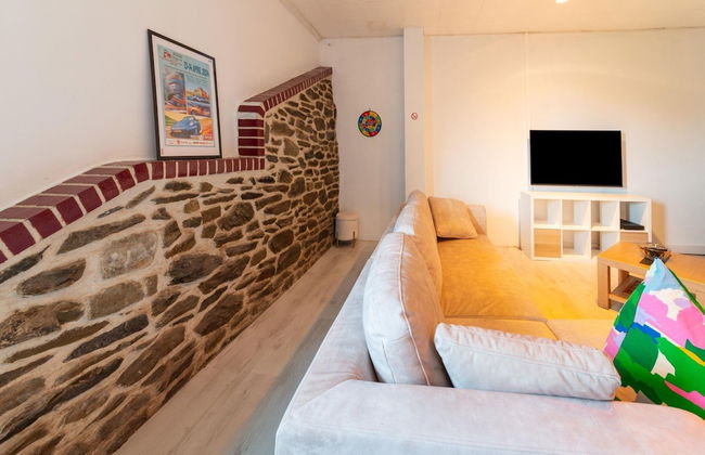 Spacious Villa With Tennis - Photo 21