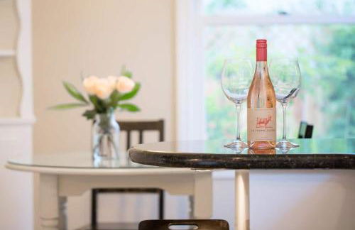 Oasis East Sac Charming Home with Saltwater Pool and Casita - Foto 11