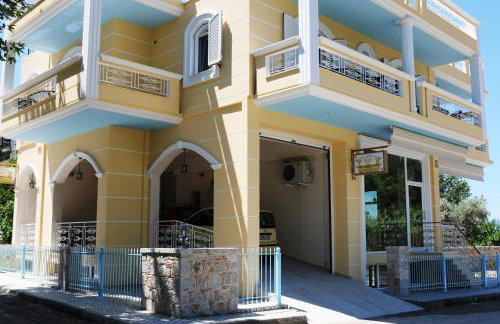 Royal's Studios - Photo 26