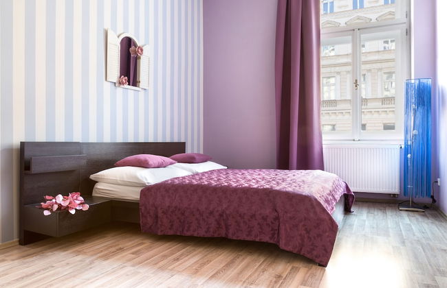 Royal Court Apartments - Photo 8