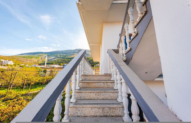 Authentic Lake View Apartment - Photo 27