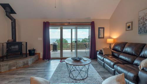 Sunset Cabin Privacy, Views, HotTub, Firepit, BBQ, Pets - Photo 4