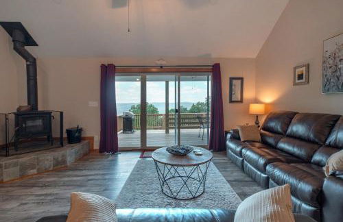 Sunset Cabin Privacy, Views, HotTub, Firepit, BBQ, Pets - Photo 4