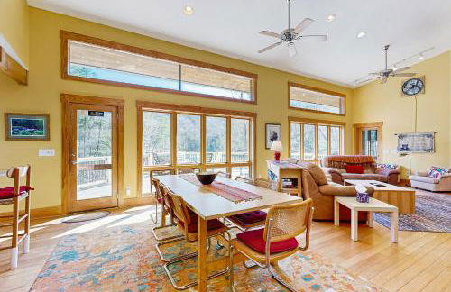 5 Bed 4 Bath Vacation home in Tuckasegee - Foto 8