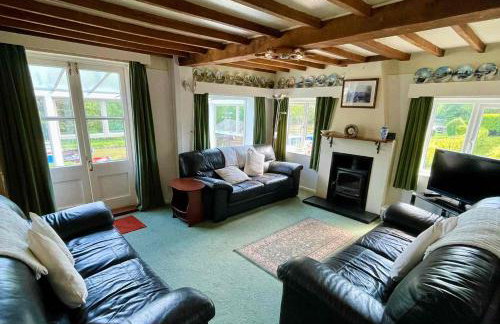 Waterside Cottage - Sleeps 11 on Grand Union Canal - Photo 4