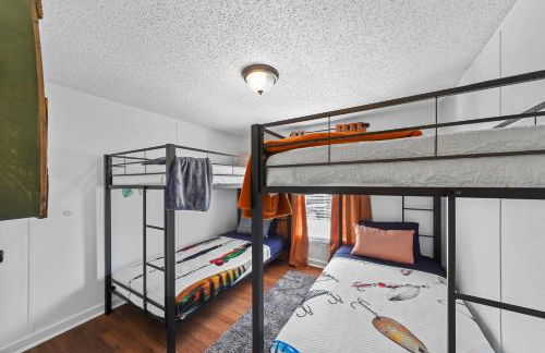 Lake Conroe 3BR Home w Boat Ramp Access, Kings, BBQ, Sleeps 8 - Photo 19