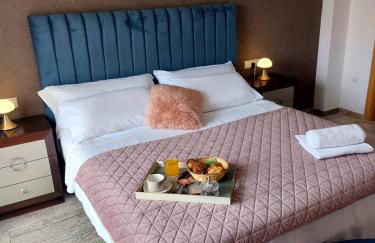 Luxury Villa with Pool & Garden - Foto 28