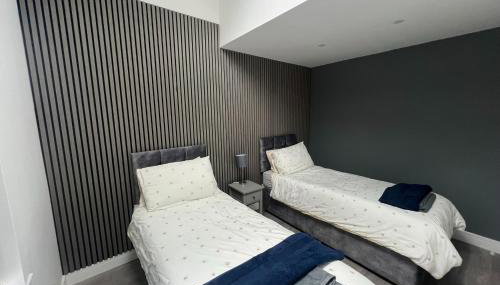 Whole house -Sleeps4-Parking-Garden-BikingHiking - Foto 2