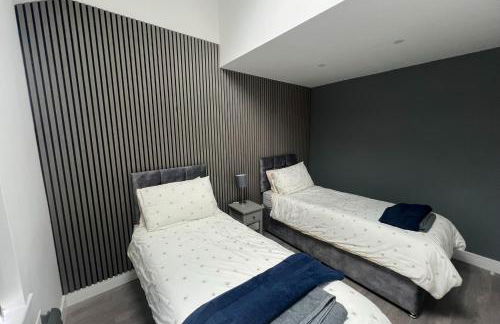 Whole house -Sleeps4-Parking-Garden-BikingHiking - Foto 2