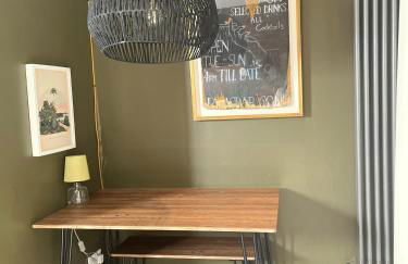 Cozy Garden Apartment with Wood Burner - Foto 8