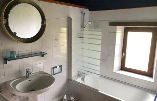 Longère rénovée proche du Mans avec jardin et salle de jeux - FR-1-410-248 - Photo 17