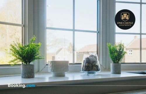 Exclusive Deals l Last-Minute Specials l Free Parking I Short term Booking l Garden I Sleeps Up to 6 l 3 Bed & 2 Bath I One Castle Apartments Short-lets and Serviced Accommodation - Photo 5