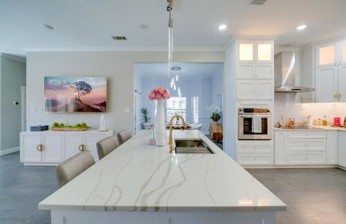 Near Joe Pool Lake! Luxe Getaway with Shared Pool - Foto 10