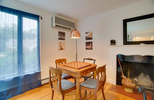 Deck and Grill, Walk to Beaches! Falmouth Retreat - Foto 3