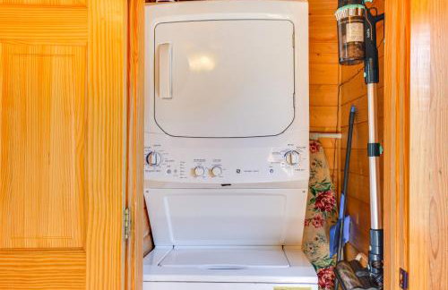 Walk to Lake Keowee Idyllic Six Mile Cabin! - Foto 18