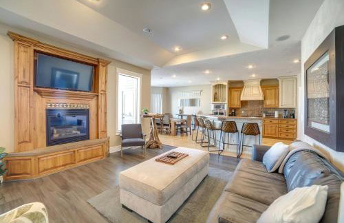 Rigby Gem with Hot Tub Theater Game Room Grill - Foto 26