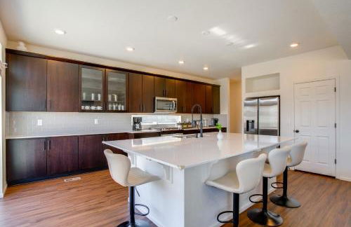 Newly Built Home with Garage, 10 Mi to Anschutz! - Foto 7