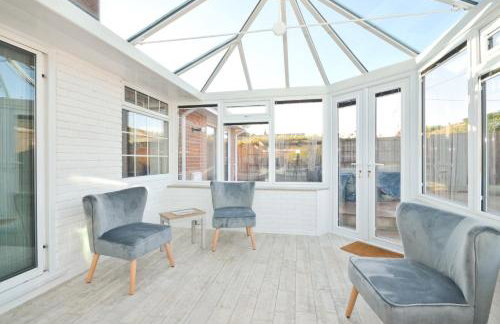 Dassia-Rural Bungalow, Dog Friendly with Hot Tub Near Gurnard - Foto 13