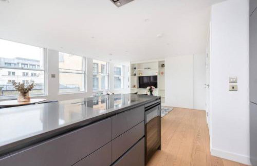 Perfect One Bed in Green Park Station - Photo 25