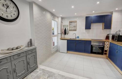 TIMON II, Luxury 3 bedroom Beachside Apartment - Foto 8