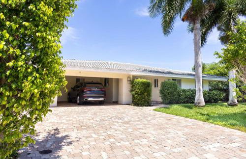 Spacious 3-Bedroom Villa with Heated Saltwater Pool and Fenced Yard in Oakland Park - Foto 70