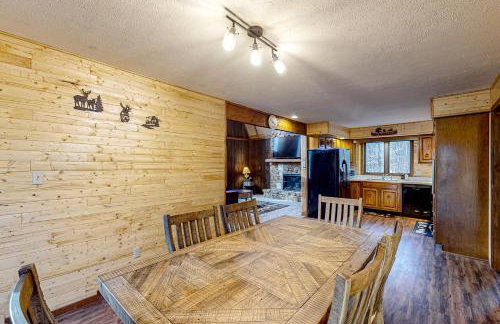 12 Mi to Downtown Hot Tub, Fire Pit Game Room! - Foto 9