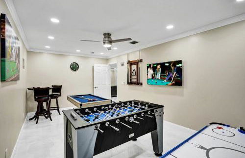 Sensational 5BR Villa Heated Pool near Hard Rock - Foto 10
