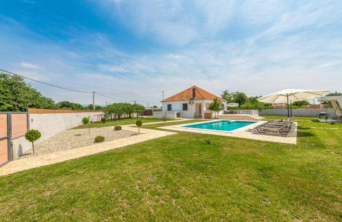 S&I Peaceful Holiday Home With Pool & Jacuzzi - Foto 49