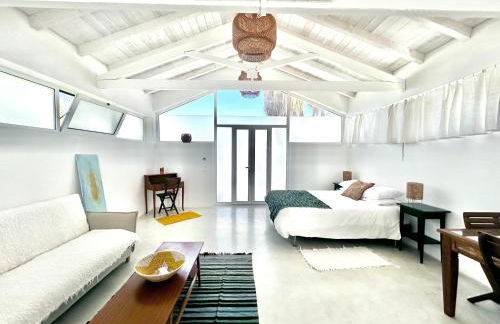 Barn Cottage at Yoga Farm with Natural Swimming Pool near Beach - Foto 1