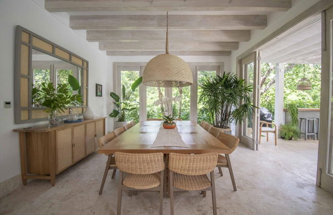 Stylish Fully-staffed Villa Near Beach and Lagoons in Exclusive Golf Resort - Photo 3