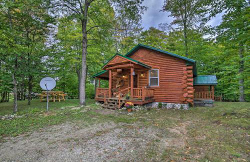 Updated Manistique Log Cabin, Yard and Fire Pit - Foto 20