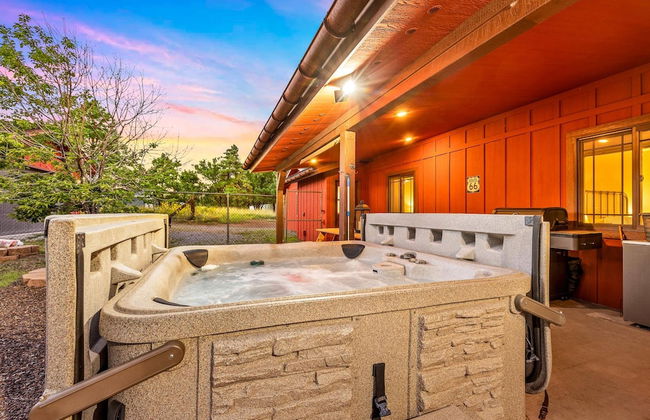 Spacious Canyon Peak Pine View Home Game Room Hot Tub - Photo 8