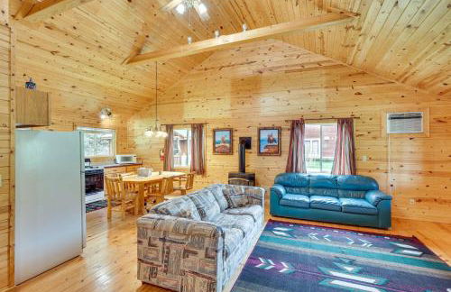 Wraparound Deck and Grill Deadwood Cabin - Foto 5