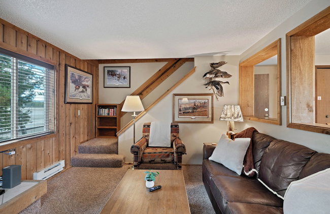 Trapper 8: Cozy 4-Bedroom Condo, 1 Minute to Yellowstone, perfect for 8 guests. - Foto 44