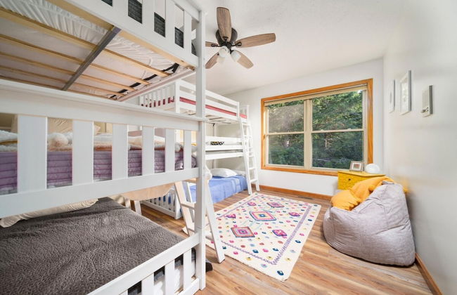 Firefly Lodge! Boardman River! Hot Tub! Woodstove! - Foto 28