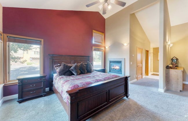 Luxe All-season Retreat by Avantstay Prime Location, Near Skiing - Foto 34