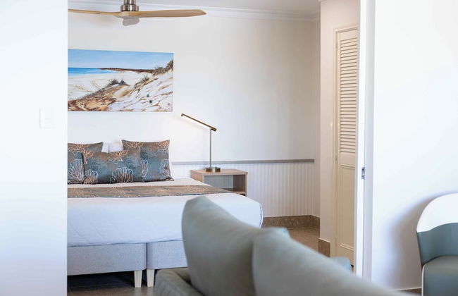 Moonlight Bay Suites - Photo 7