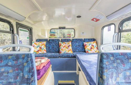 Double Decker Bus on an Alpaca Farm Sleeps 8 - Foto 58