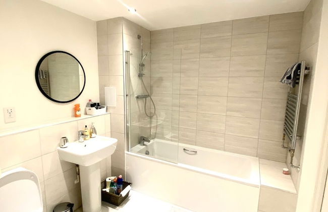 Captivating 2-bed Apartment in London - Foto 6