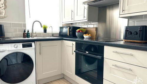 3 bedroom Leeds home for contractors & professionals with free Parking and Netflix nr motorway 5 mins to Royal Armouries - Foto 3, stove, toaster