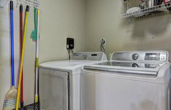 Lakefront Stillwaters Villa with Deck and Private Dock - Foto 31